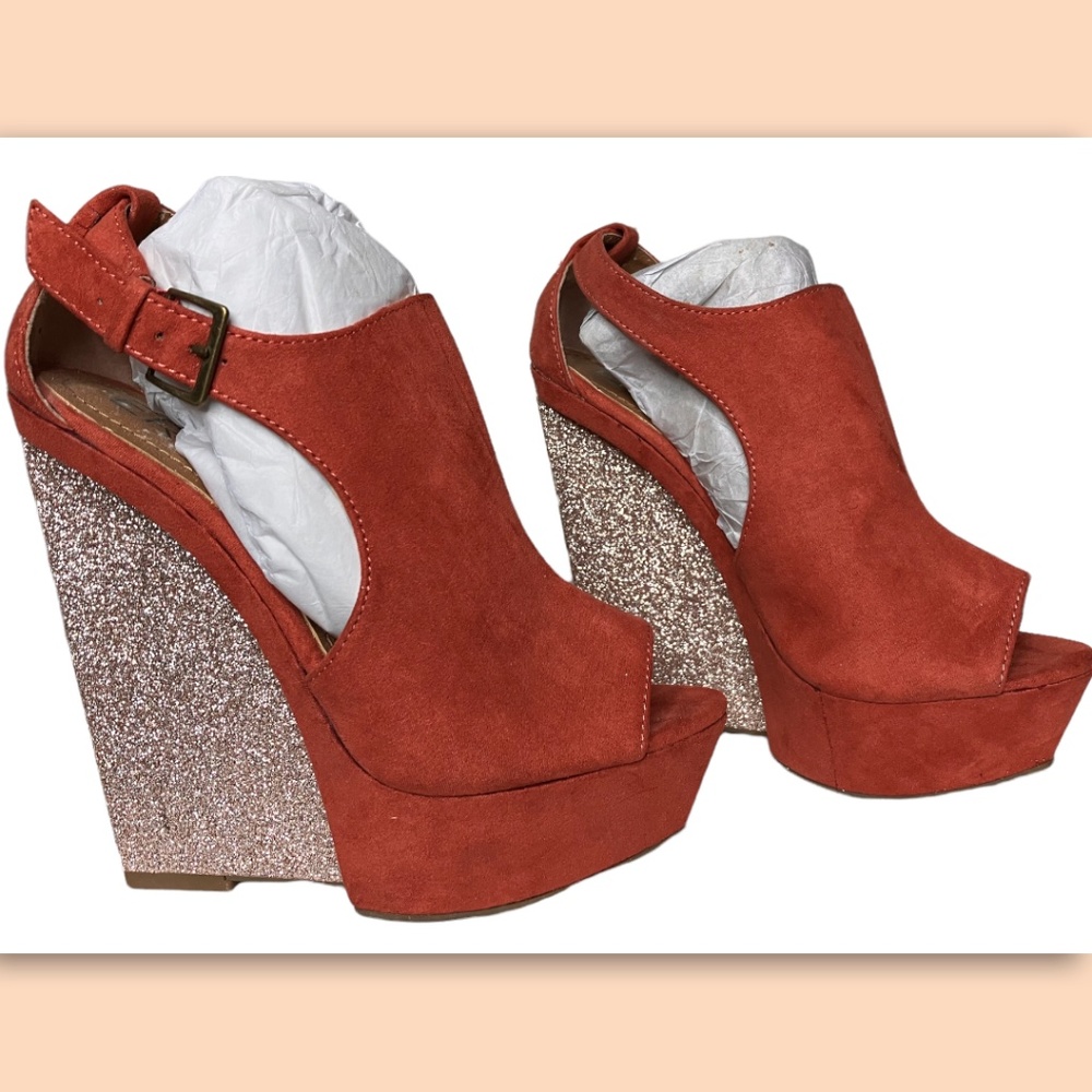 Erge glitter wedge heel 6" size 7